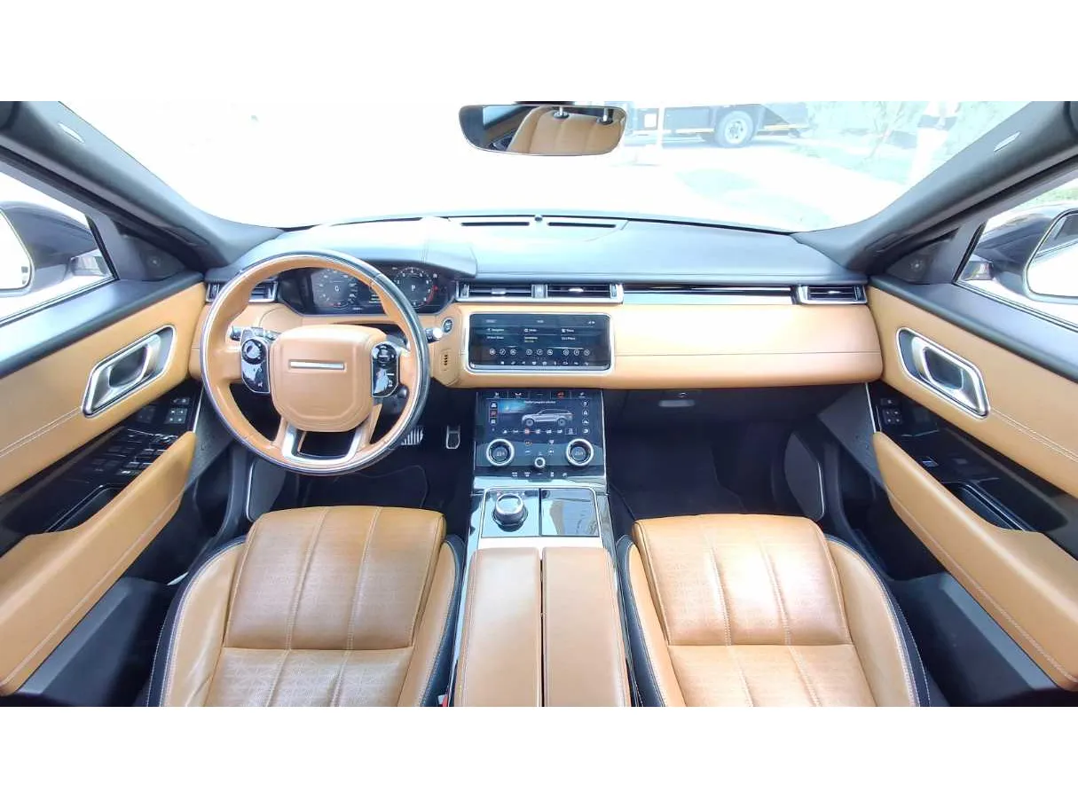 Car image 18