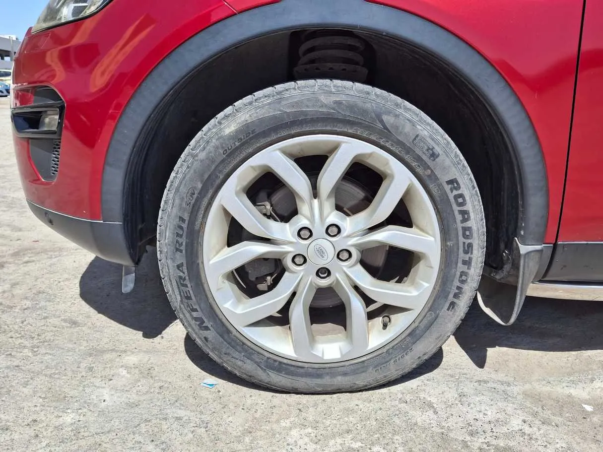 Car image 9