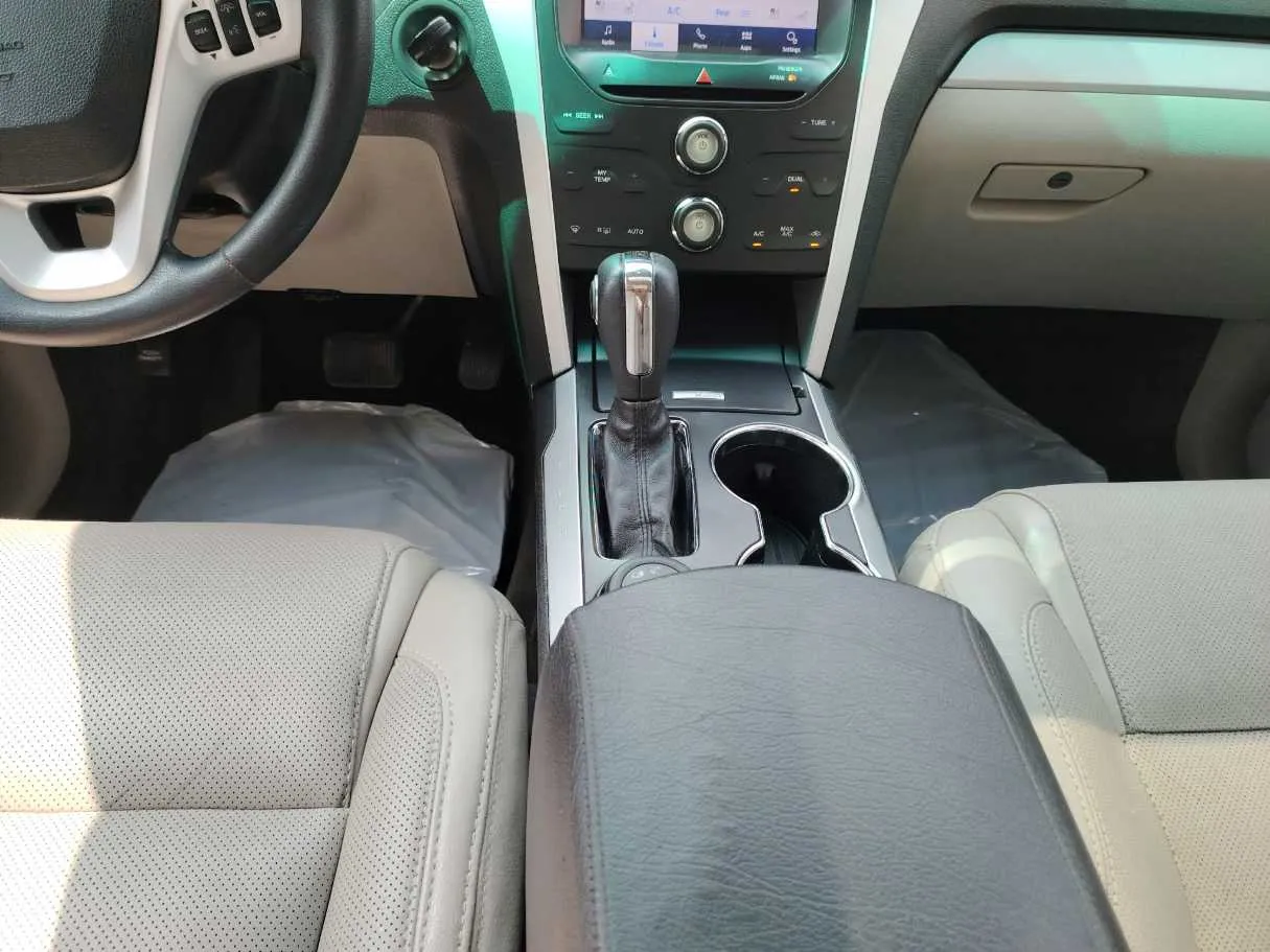 Car image 29