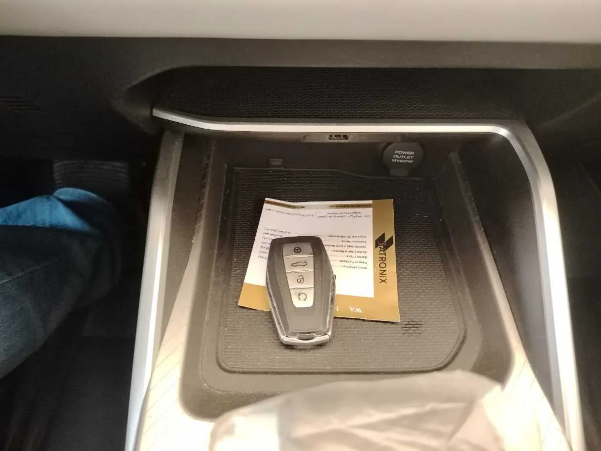 Car image 24
