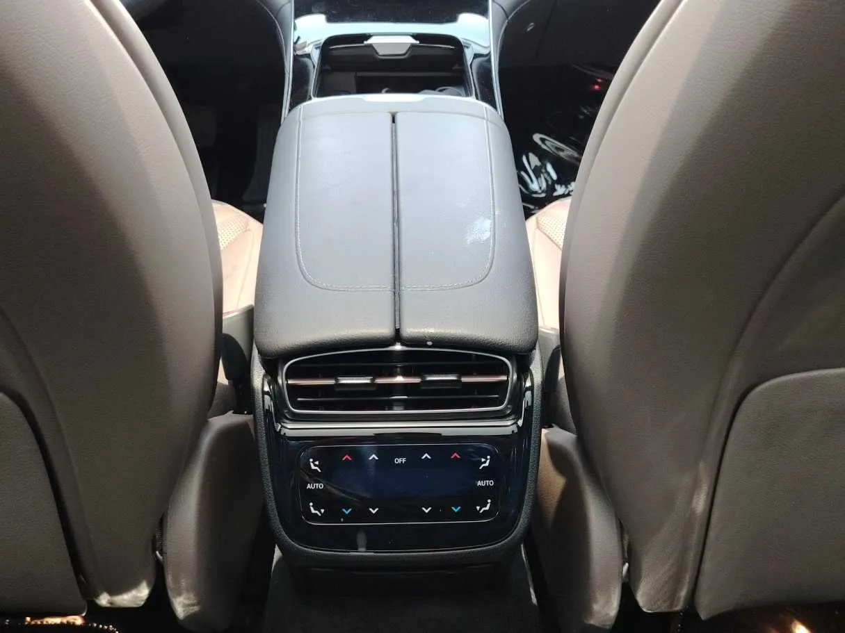 Car image 33