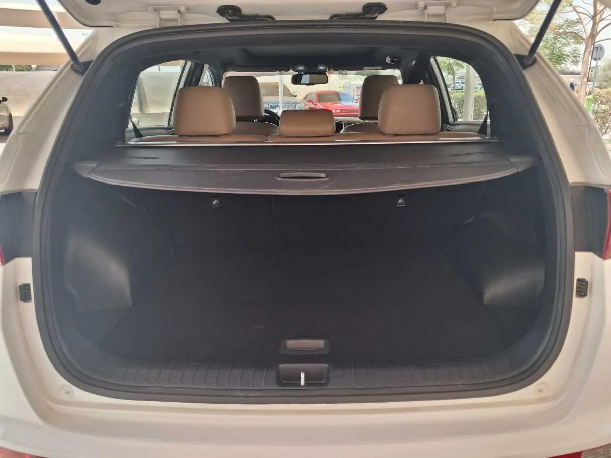 Car image 19