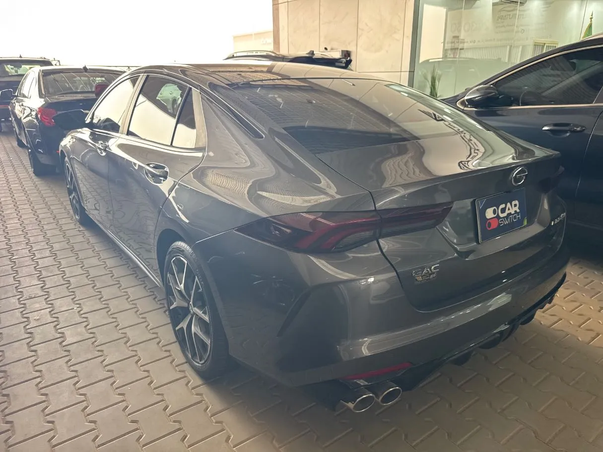 Car image 5