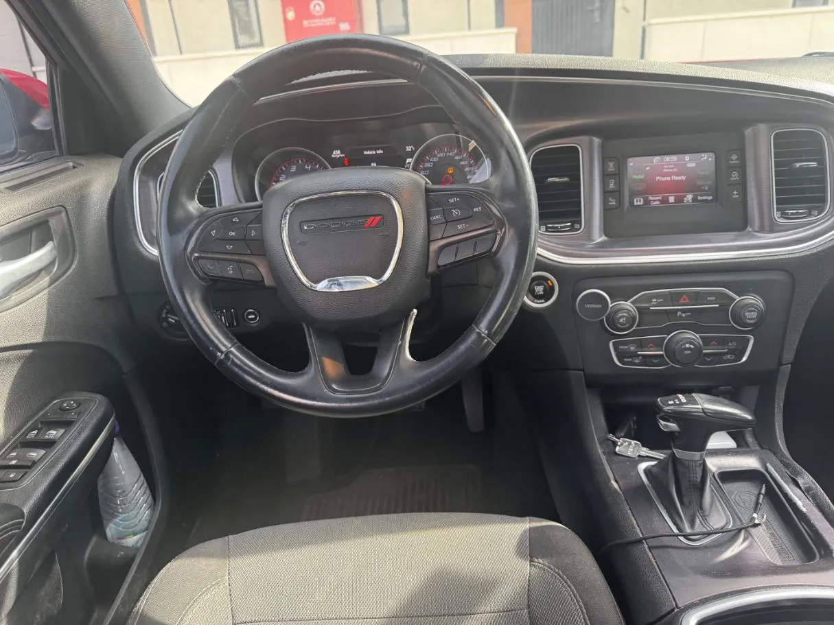 Car image 17