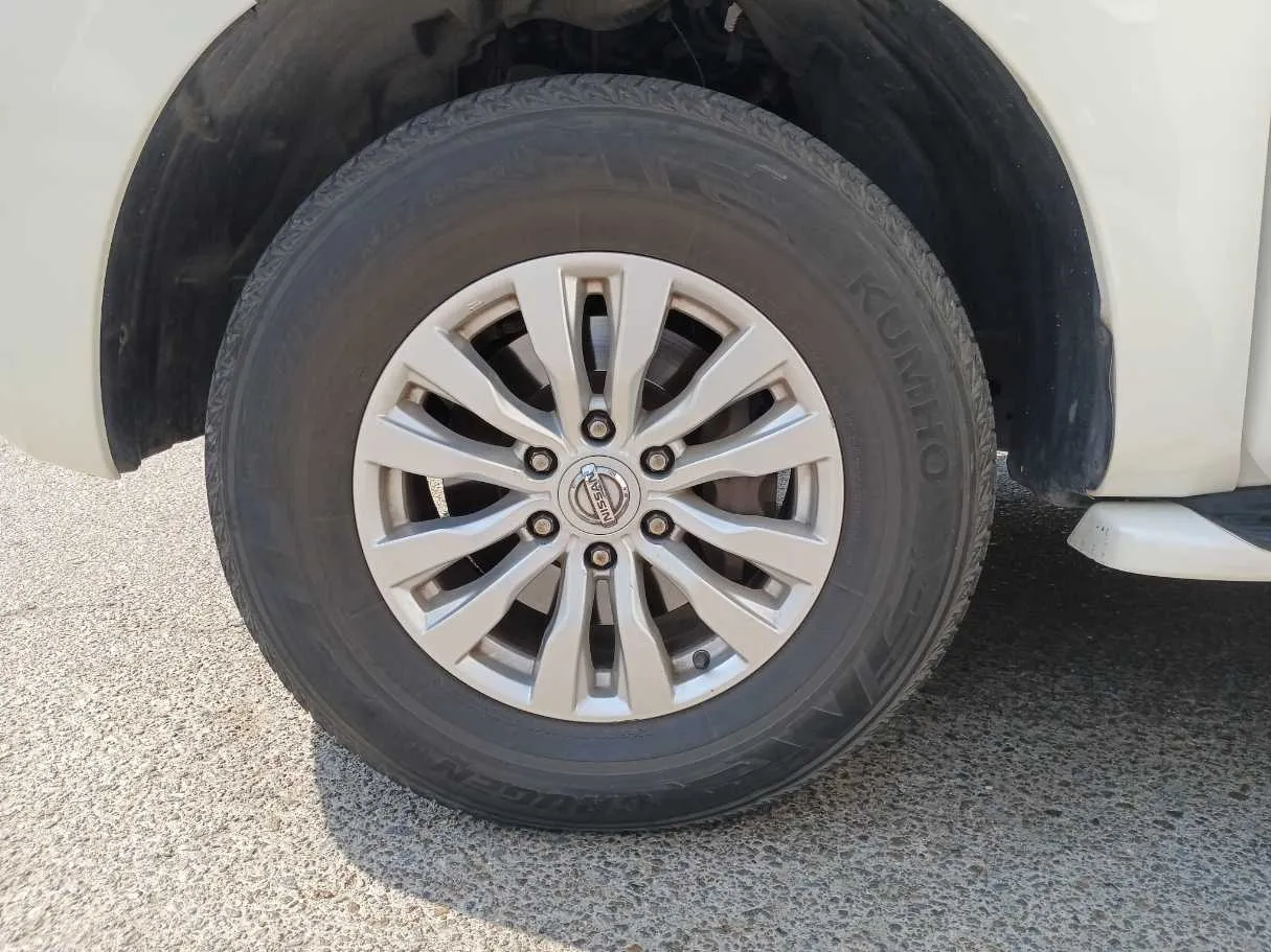 Car image 9
