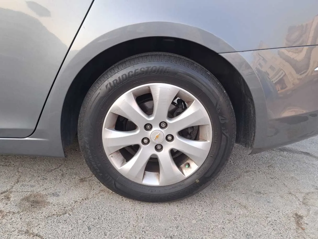 Car image 9