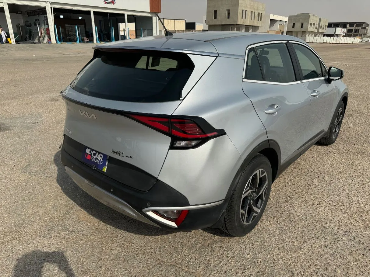 Car image 5