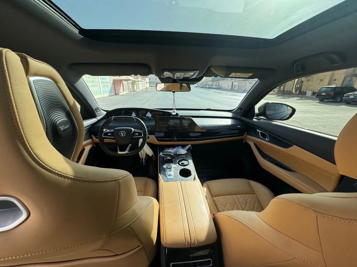 Car image 14