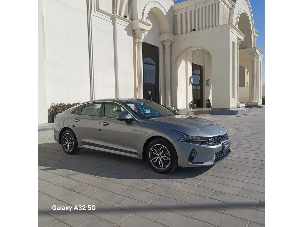 Car image 3