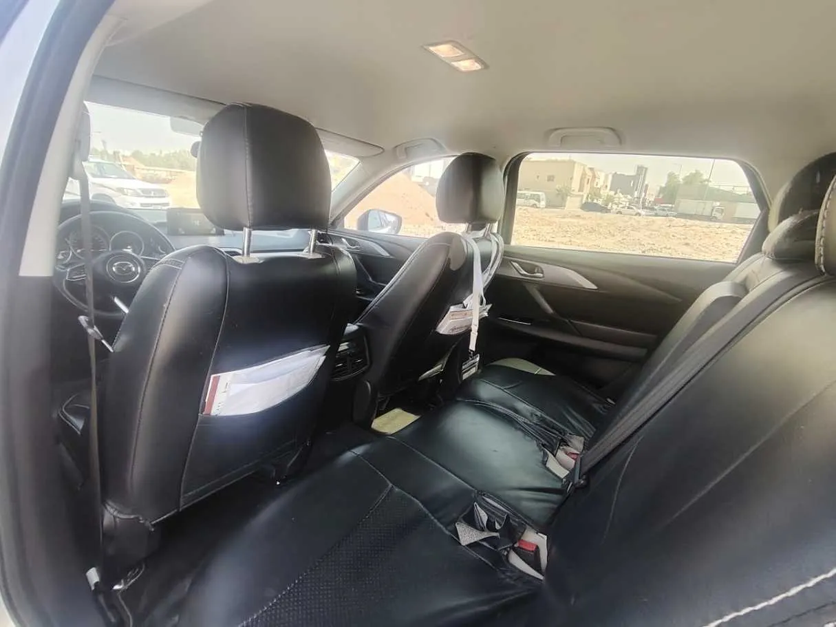 Car image 17