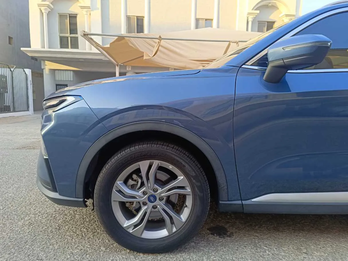 Car image 9