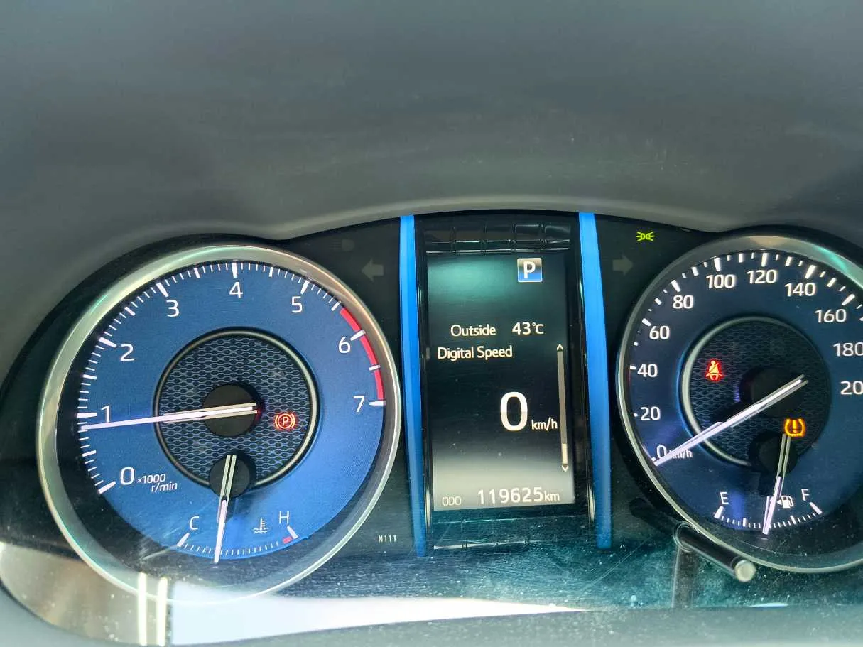 Car image 26