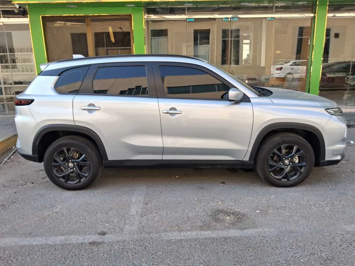Car image 3