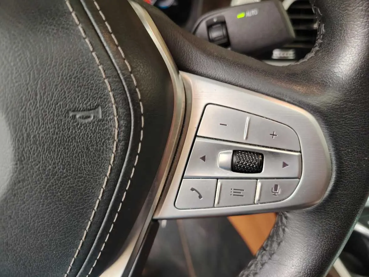Car image 37