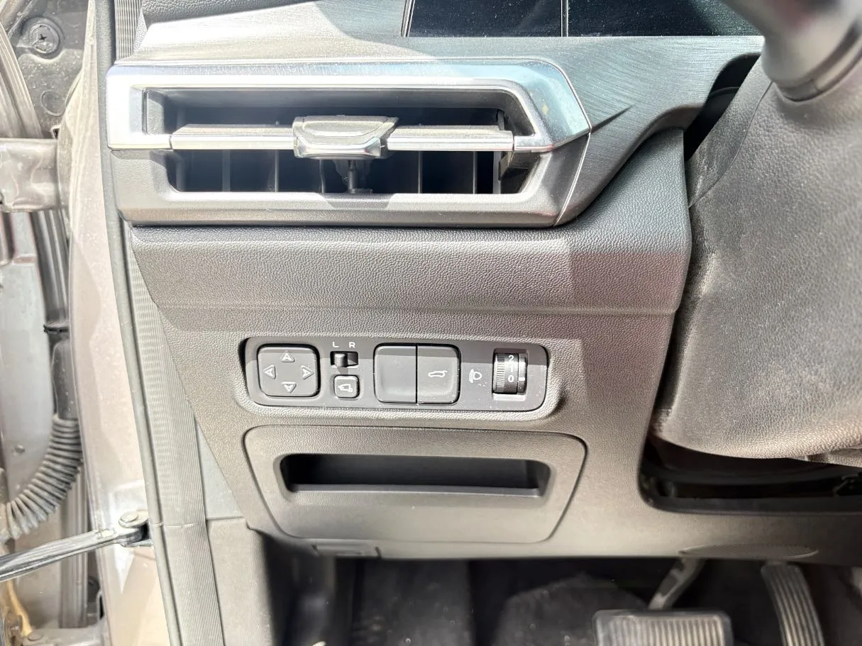 Car image 27