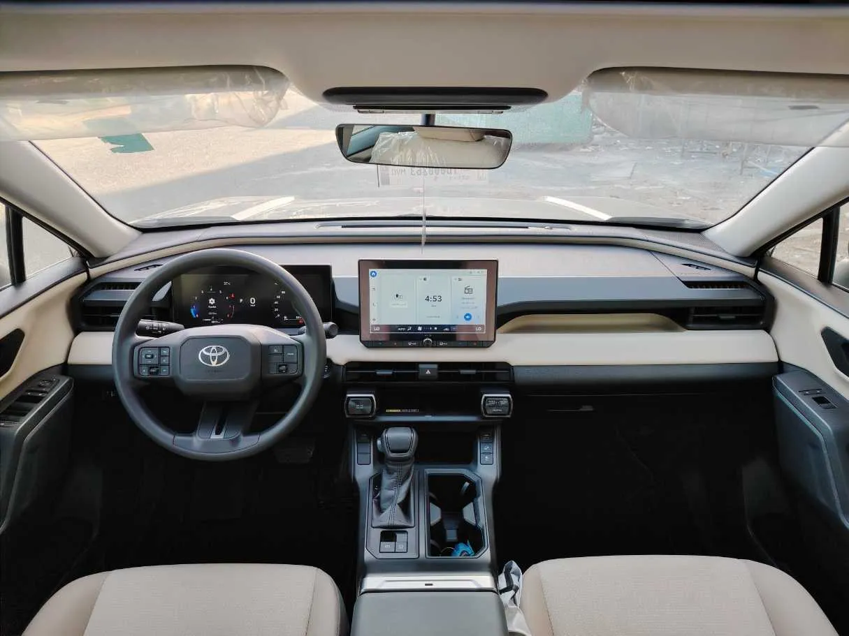 Car image 18