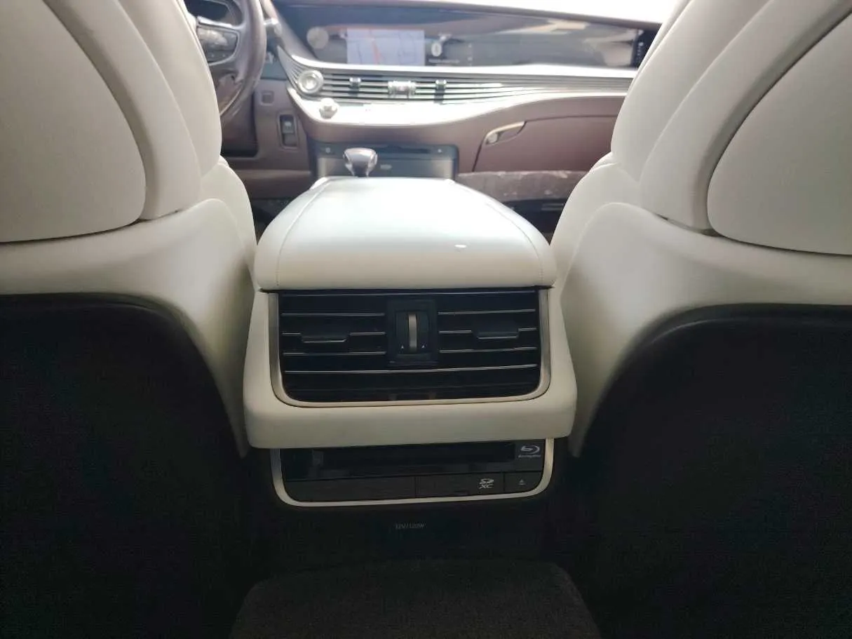 Car image 33