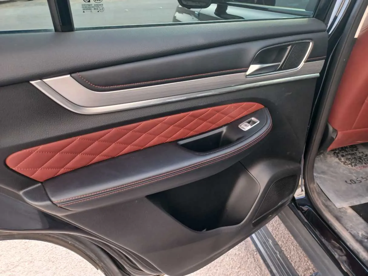 Car image 10