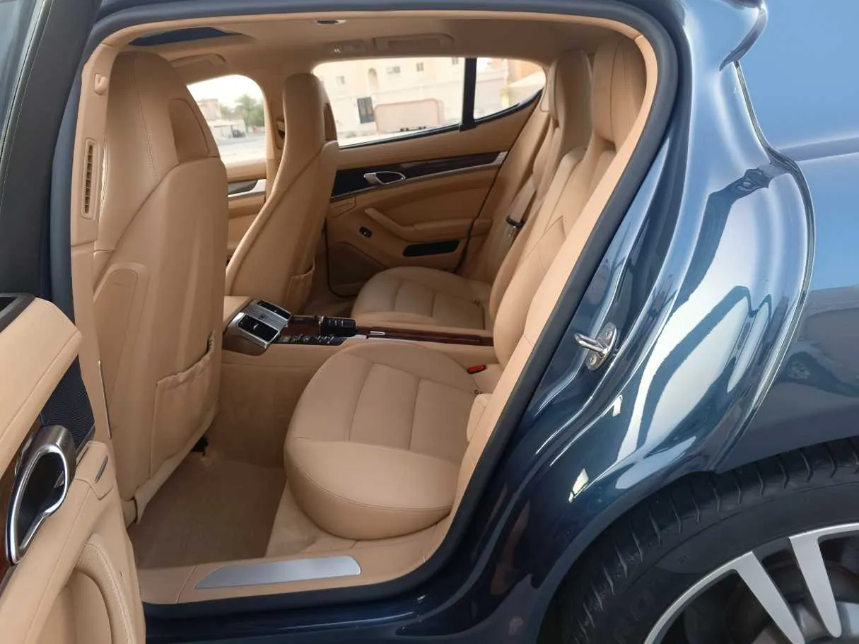 Car image 17