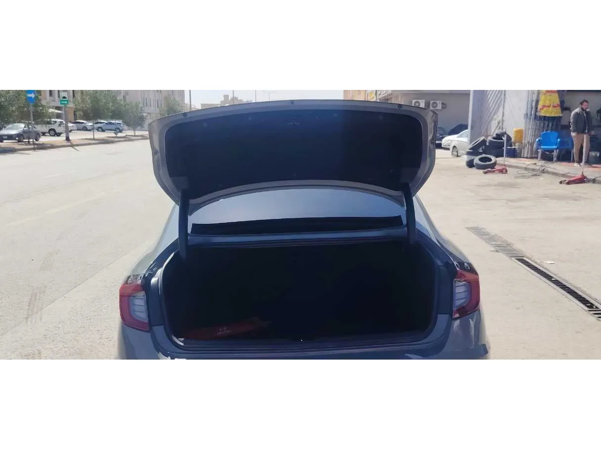 Car image 23