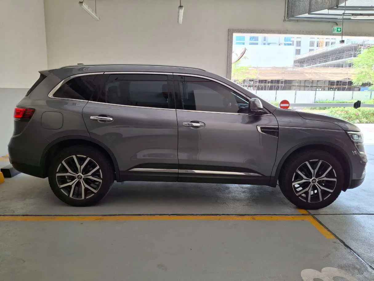 Car image 3