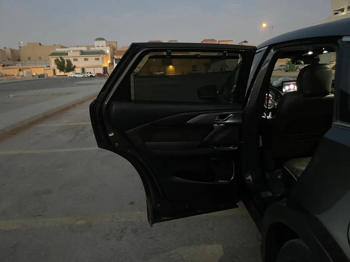 Car image 14