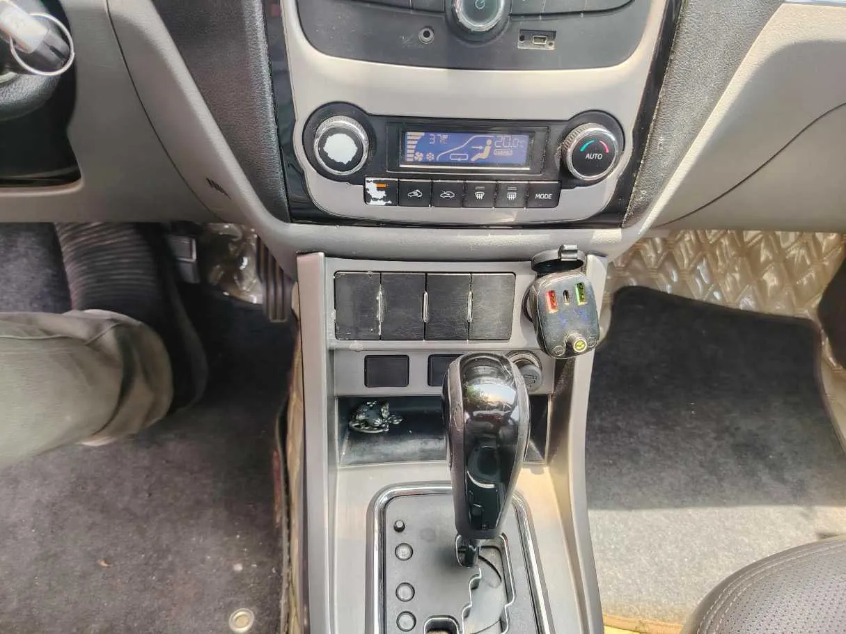 Car image 25