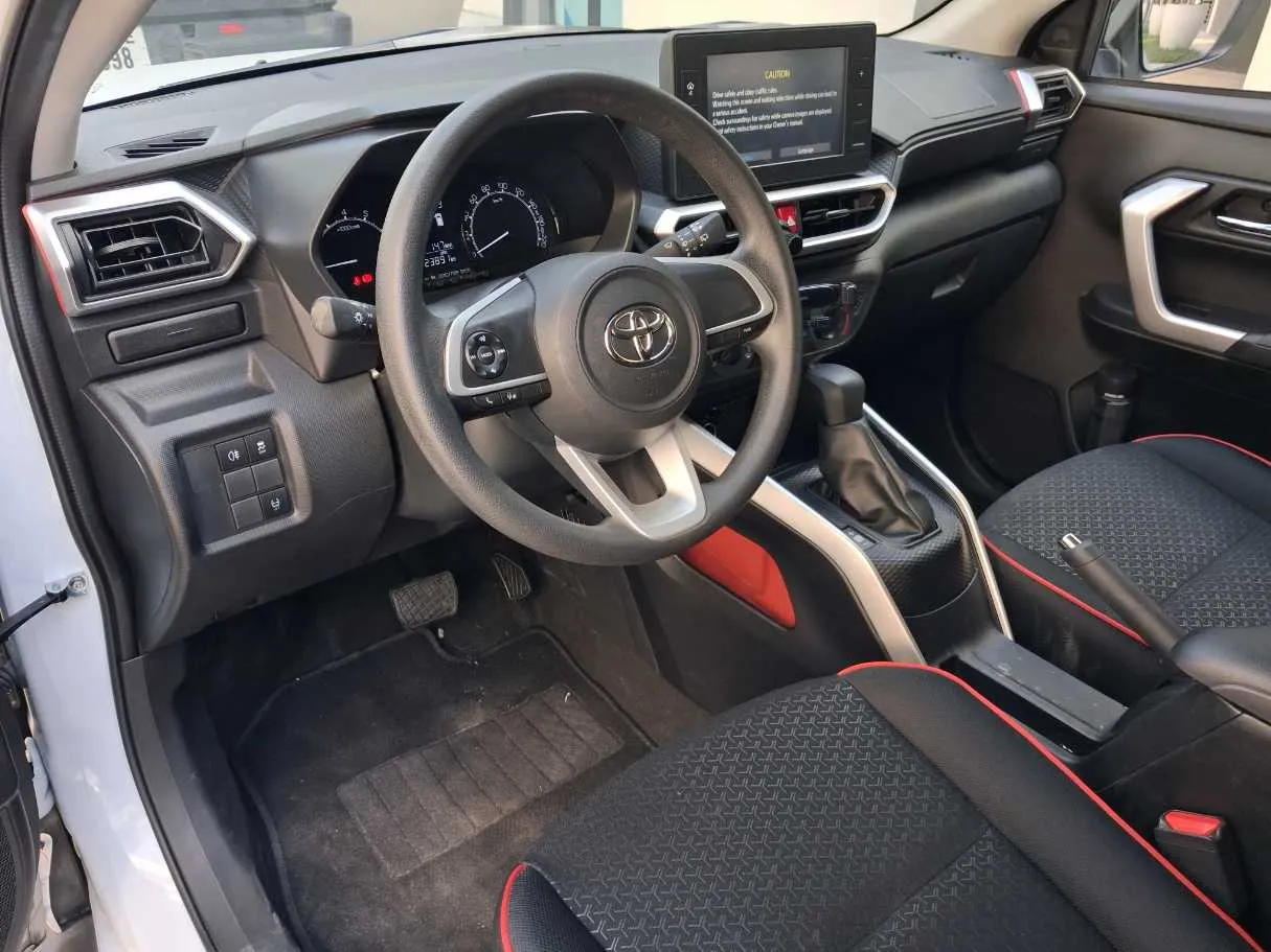 Car image 11