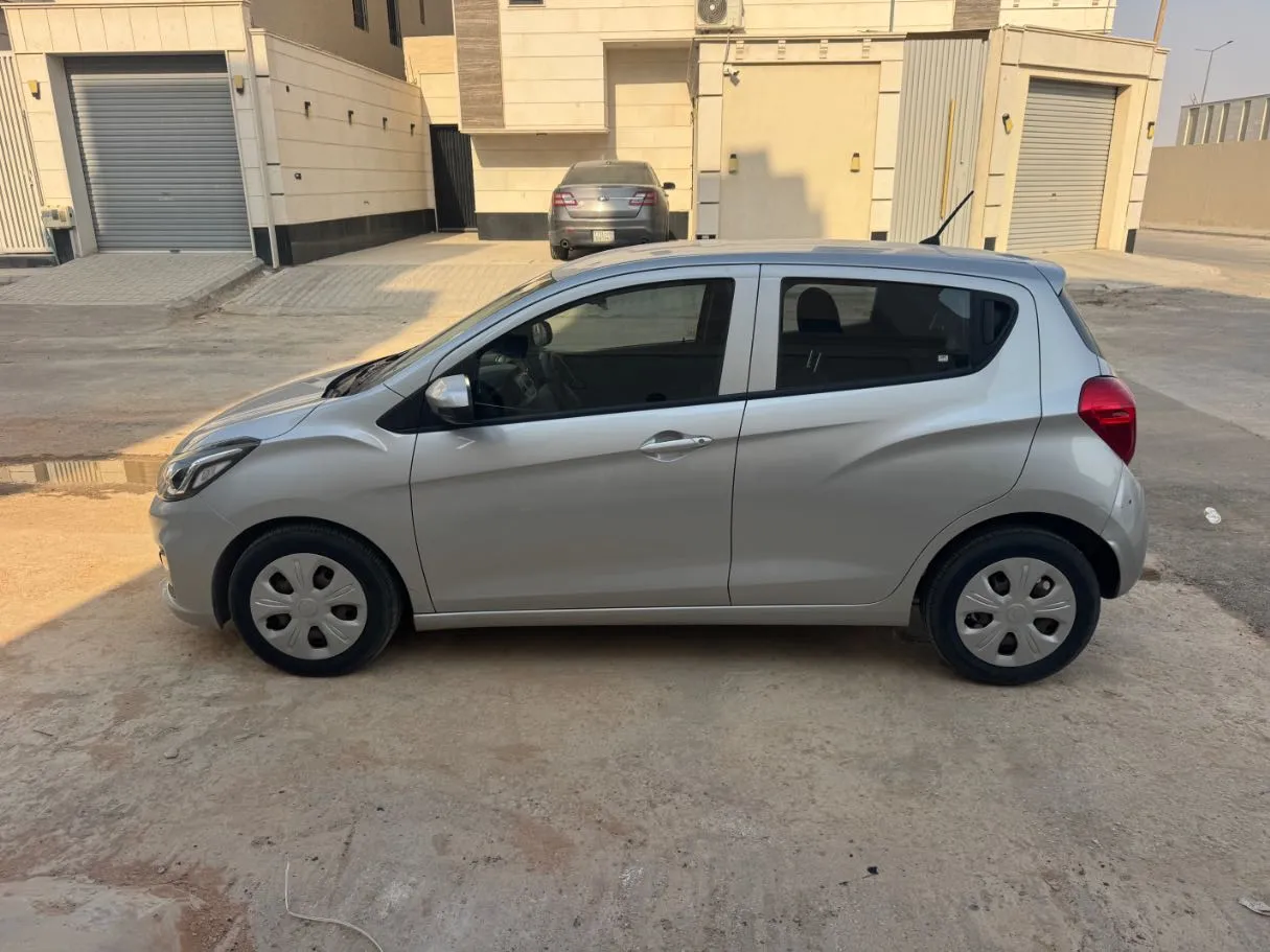 Car image 8
