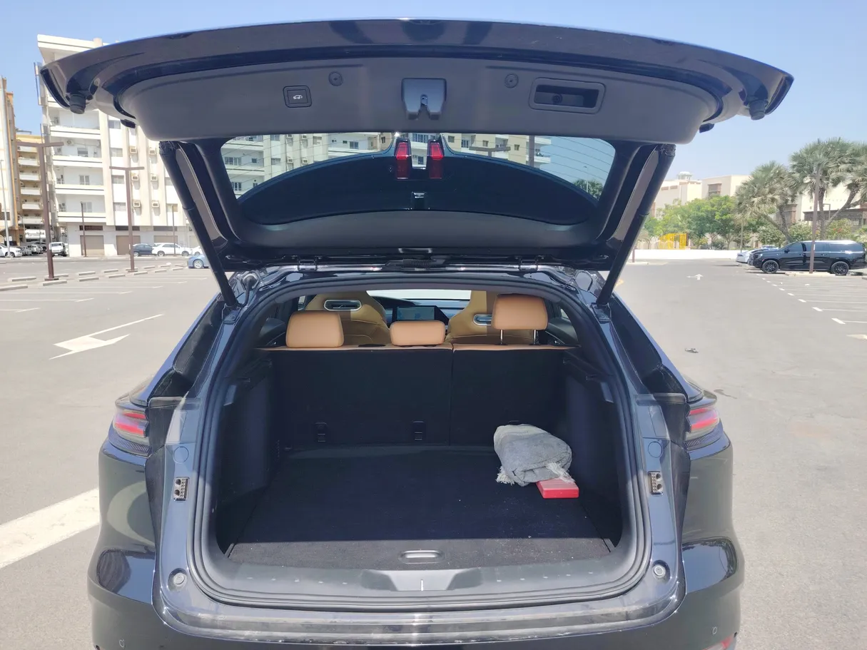 Car image 25