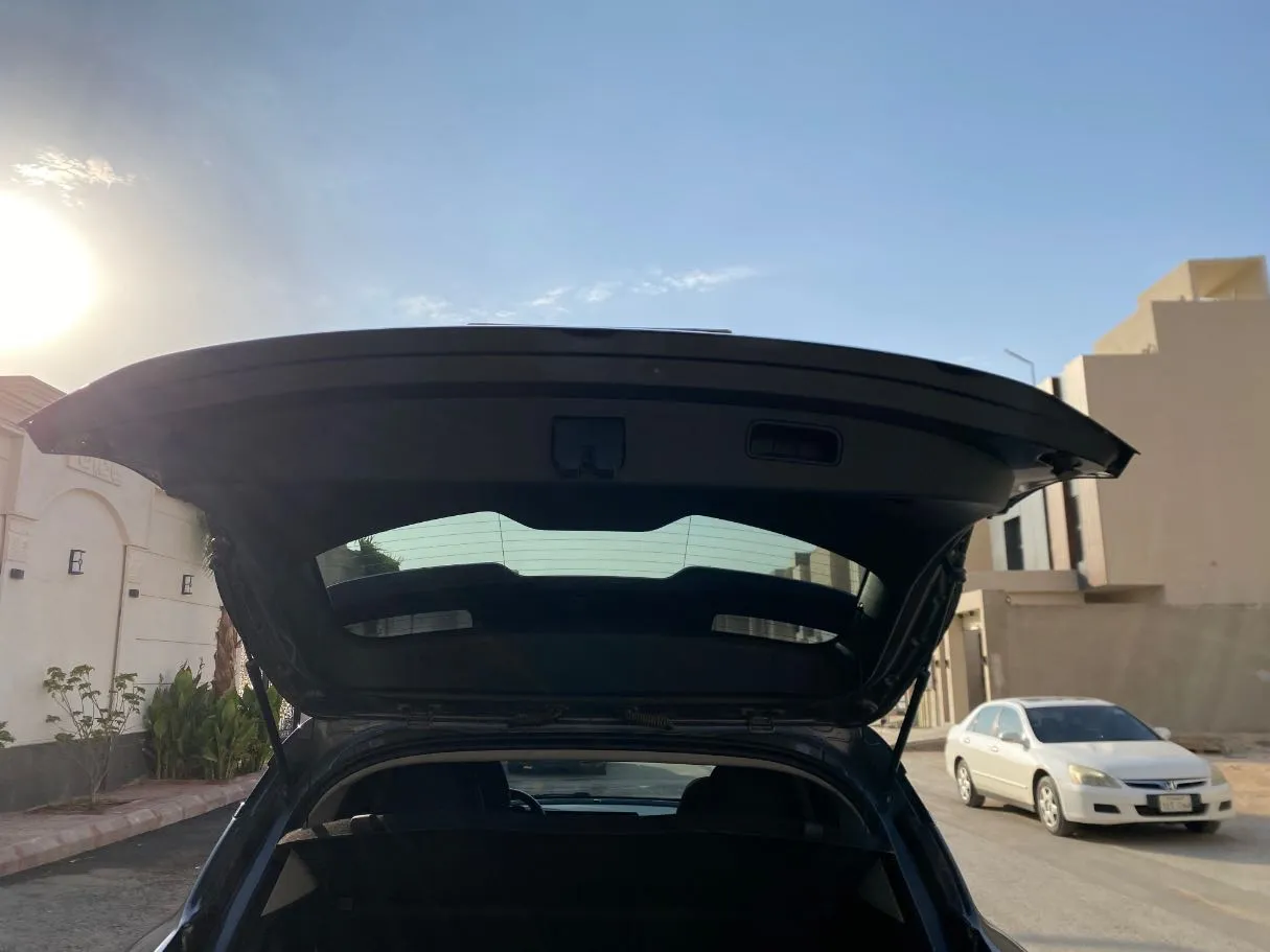 Car image 21