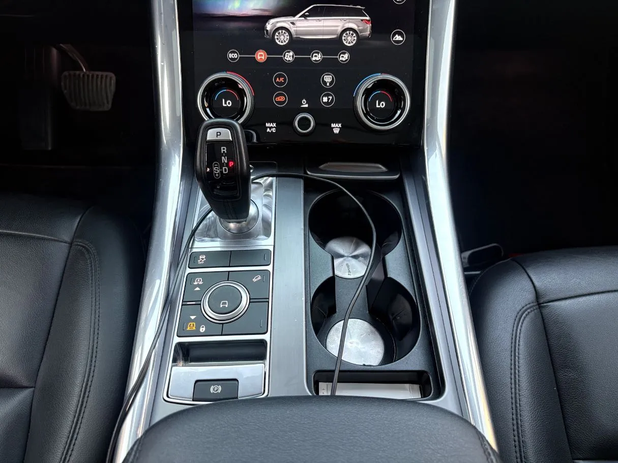 Car image 19
