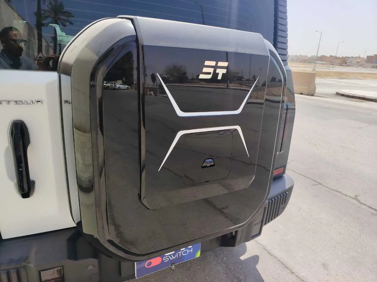 Car image 26
