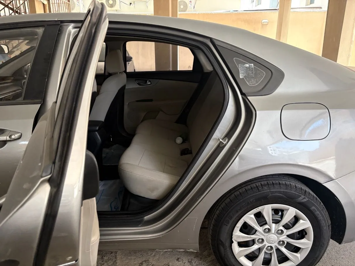 Car image 15