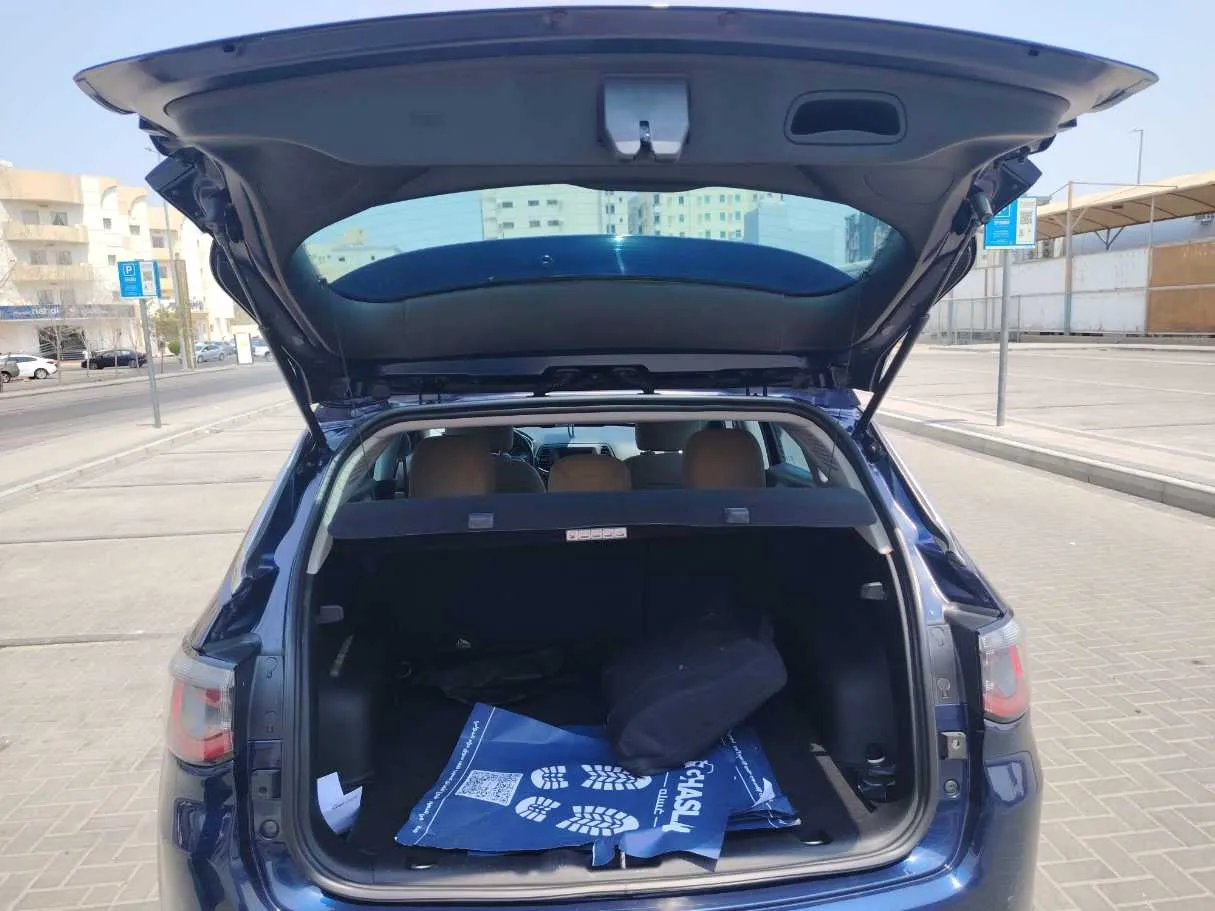 Car image 24