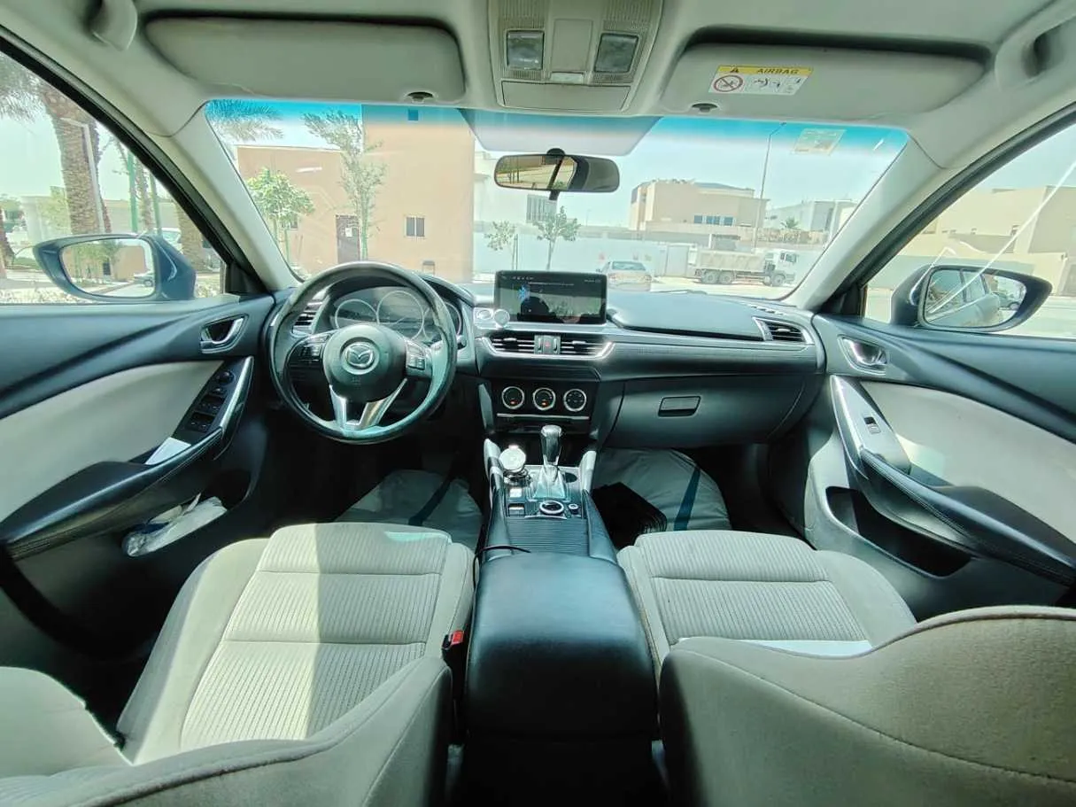 Car image 16