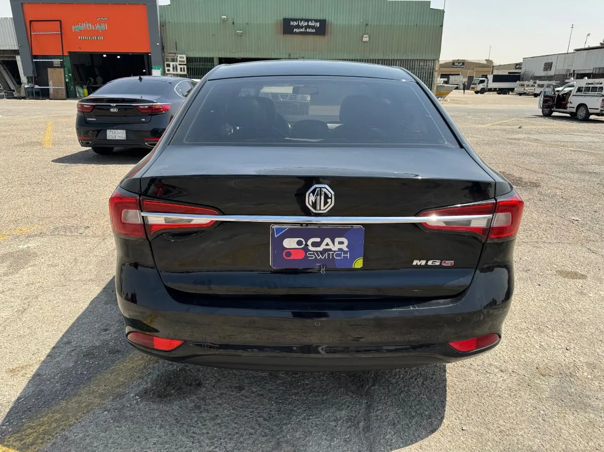 Car image 6