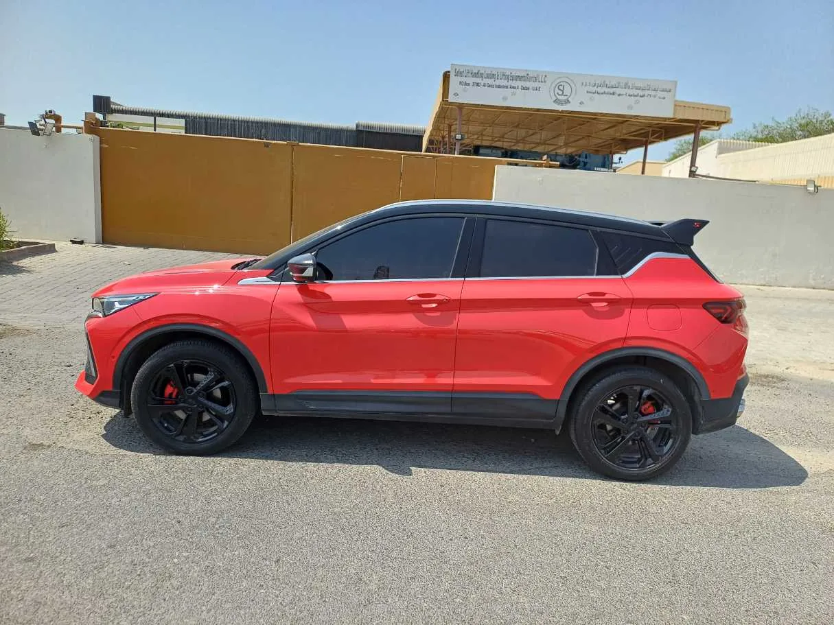 Car image 4