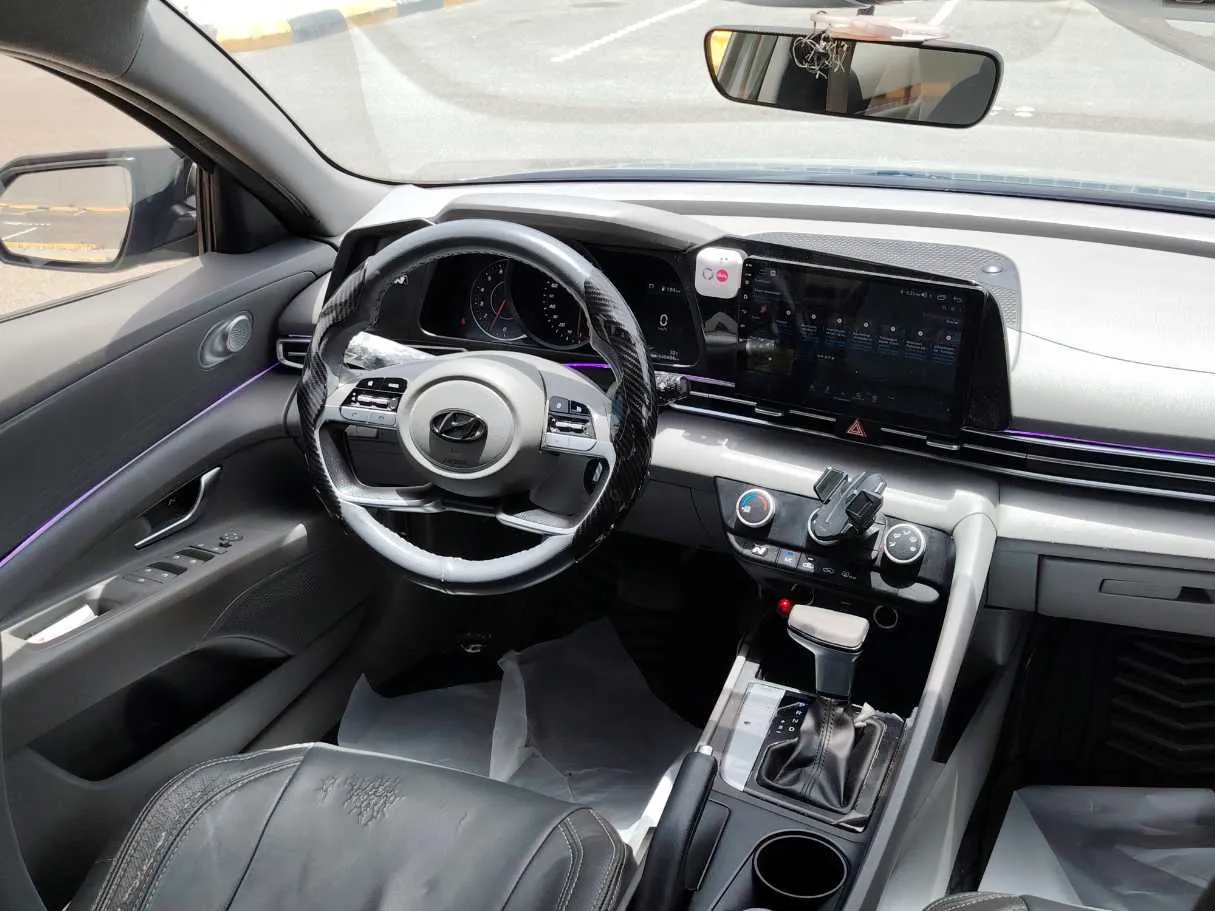 Car image 17