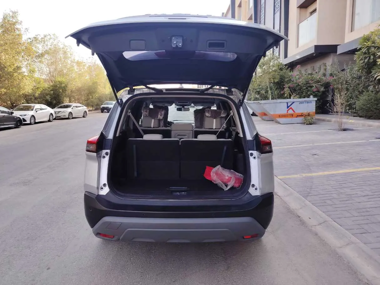 Car image 25