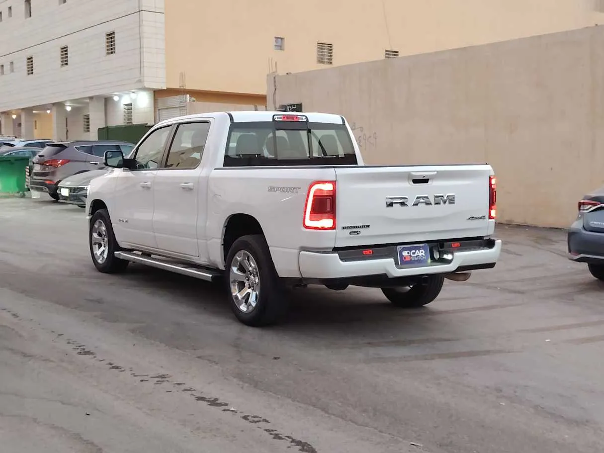Car image 7
