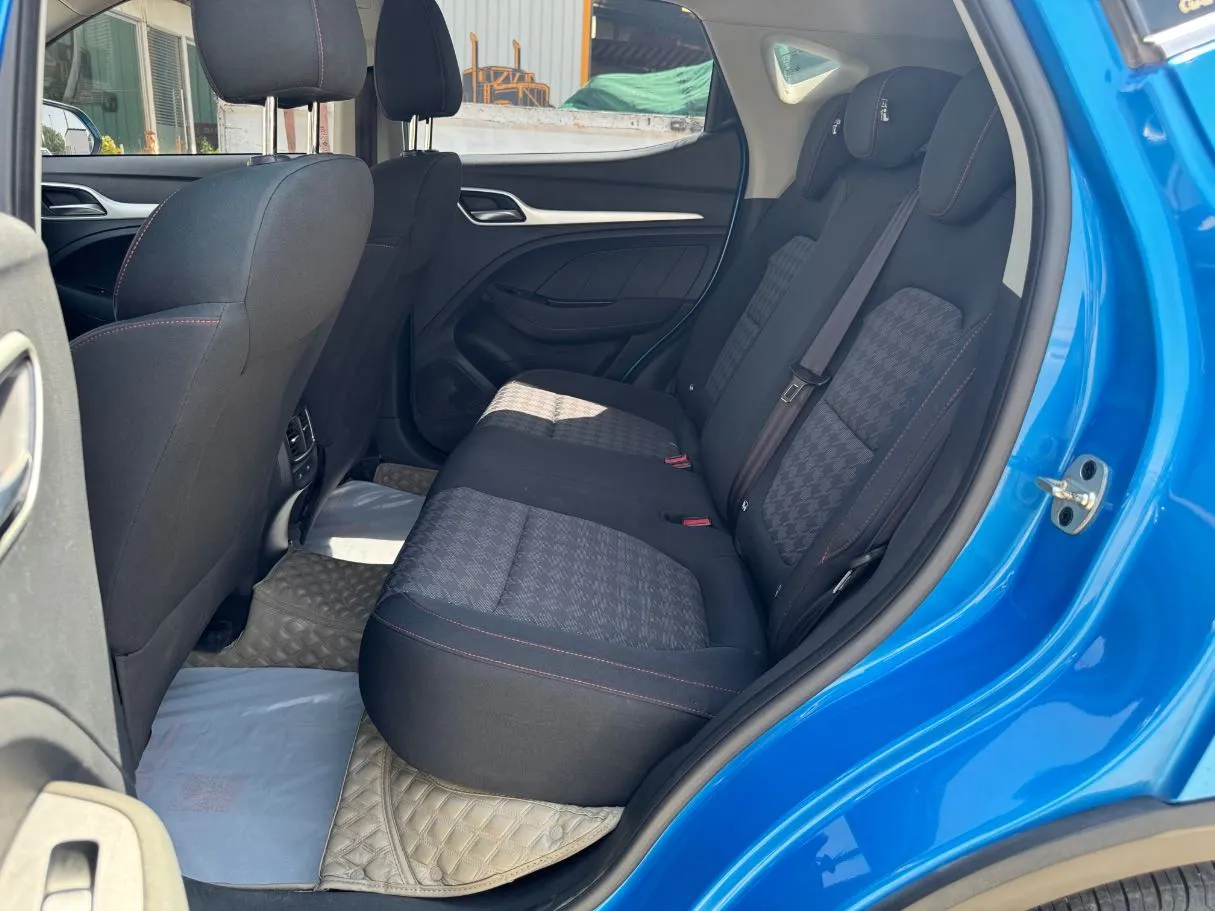 Car image 14