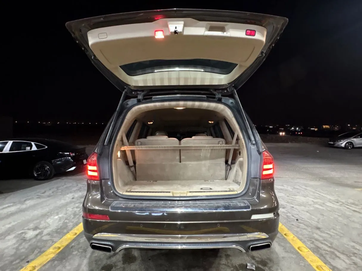 Car image 24