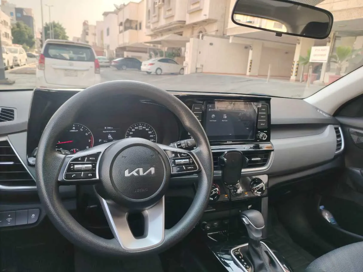 Car image 30