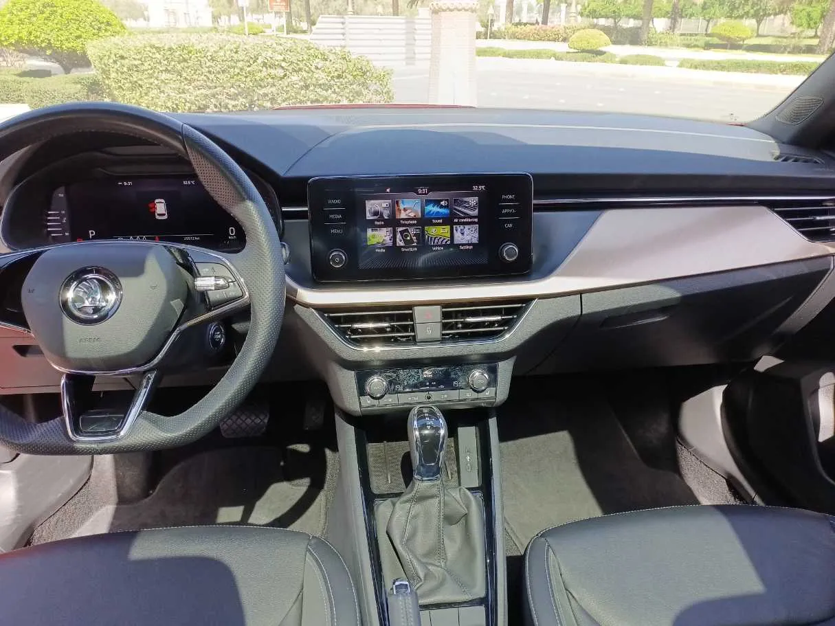 Car image 17