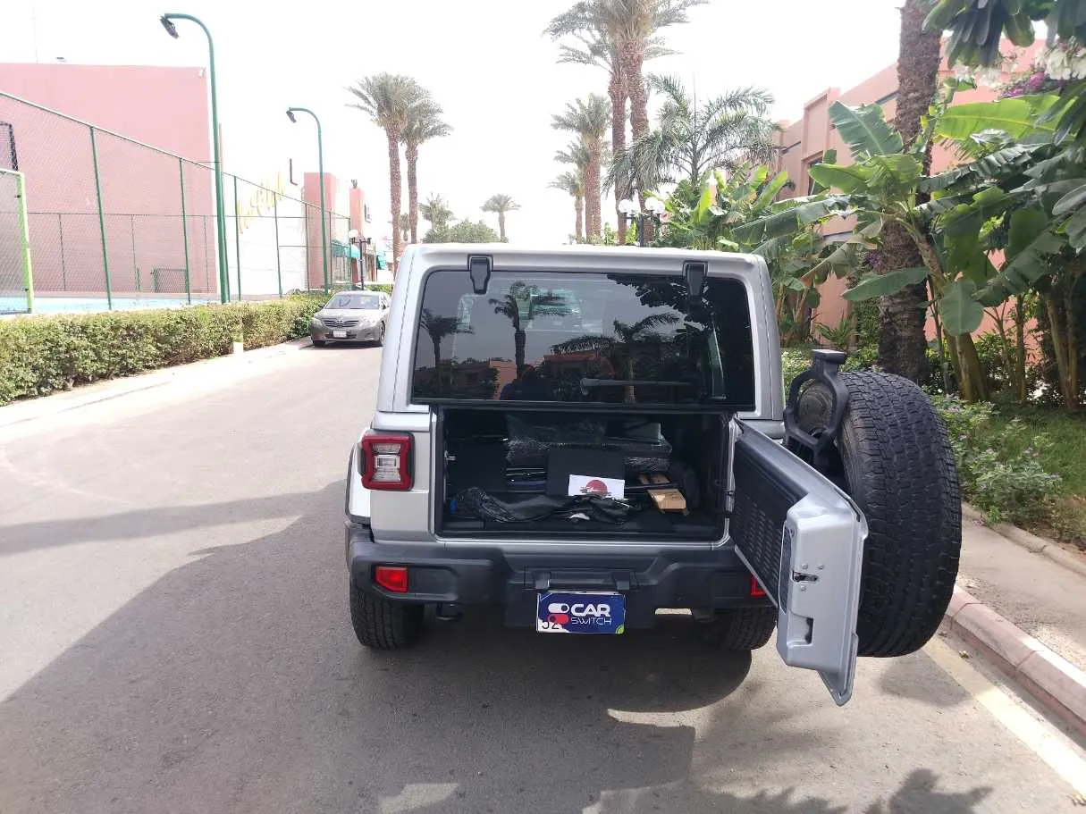 Car image 36