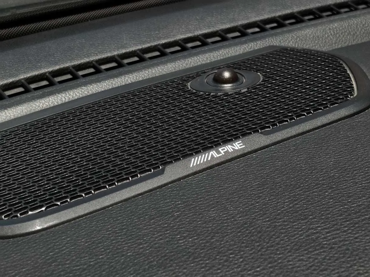Car image 32