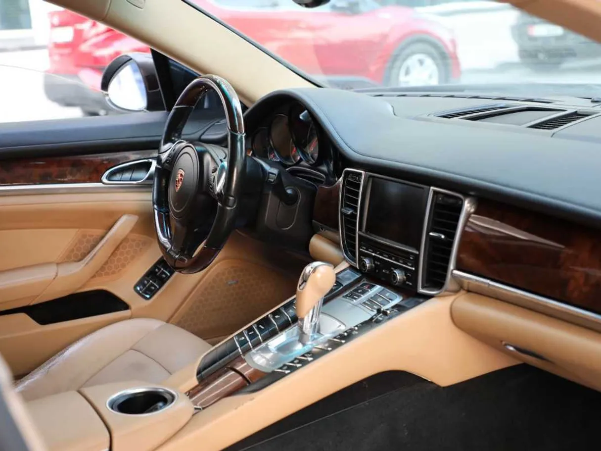 Car image 11
