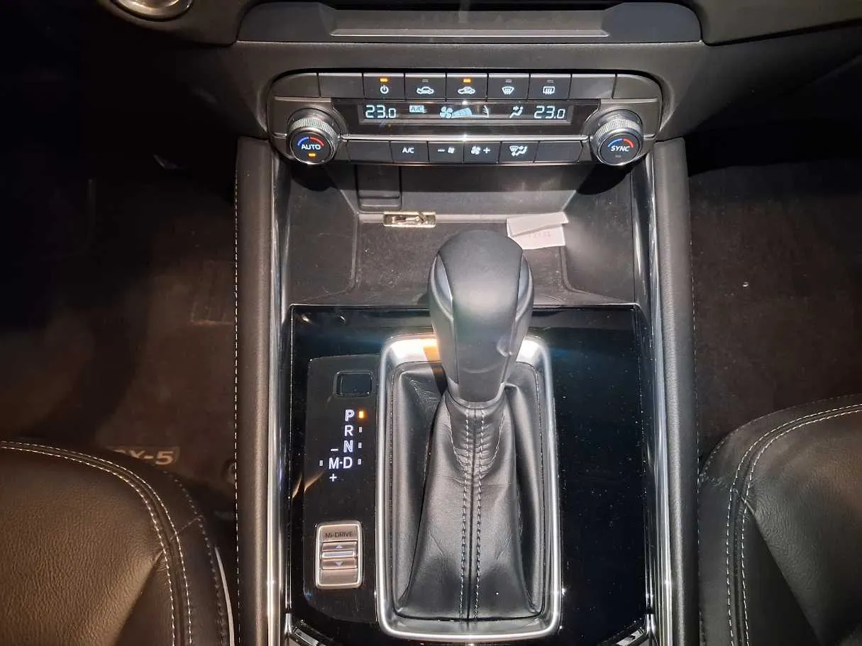 Car image 17
