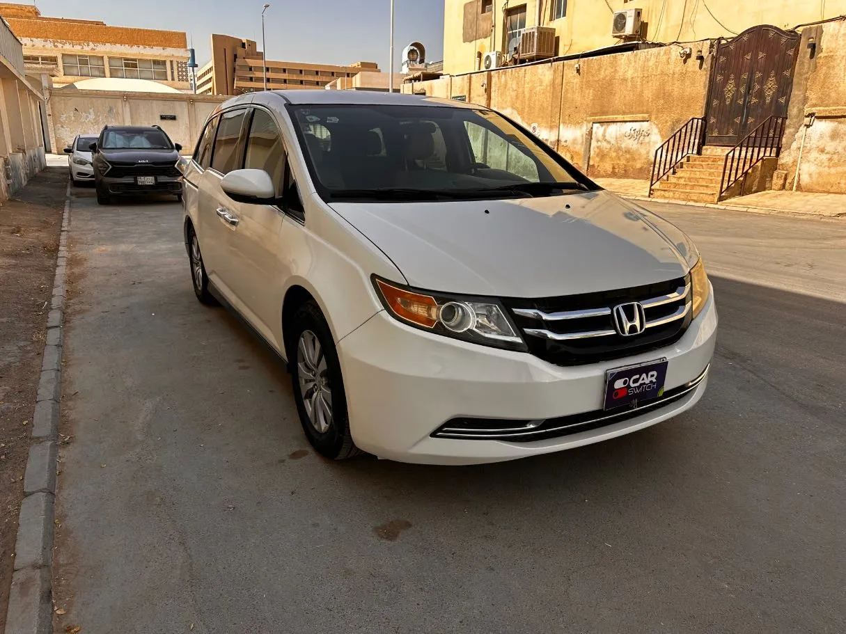 Car image 3
